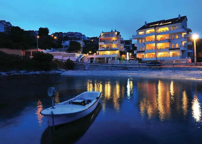 Lovely In Okrug Gornji Apartment *