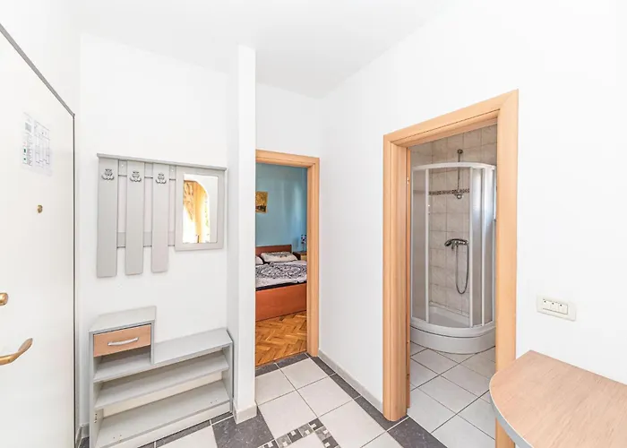 Lovely In Okrug Gornji Apartment *