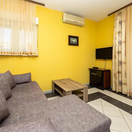 1 Bedroom In Okrug Gornji Apartment Trogir