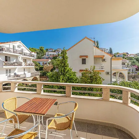 1 Bedroom In Okrug Gornji * טרוגיר
