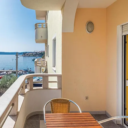 1 Bedroom In Okrug Gornji * טרוגיר